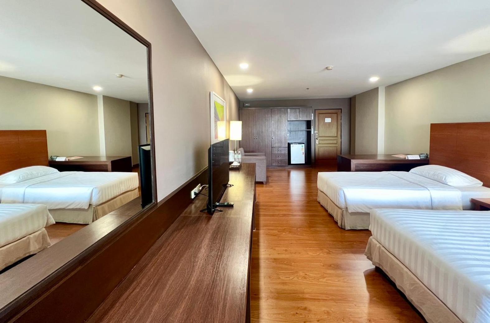 Bu Place Hotel Bangkok Bagian luar foto