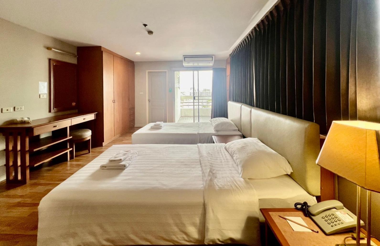 Bu Place Hotel Bangkok Bagian luar foto