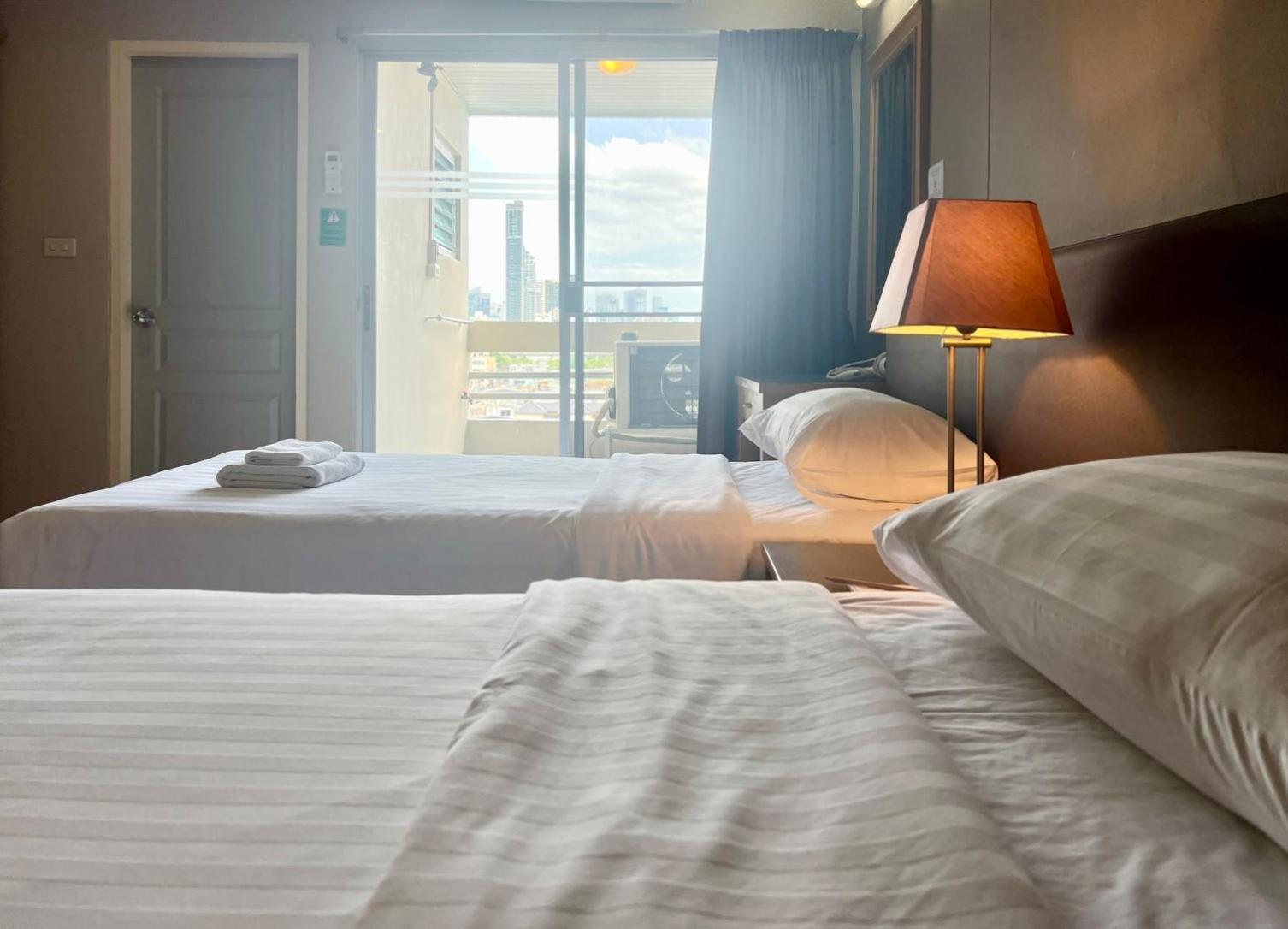 Bu Place Hotel Bangkok Bagian luar foto